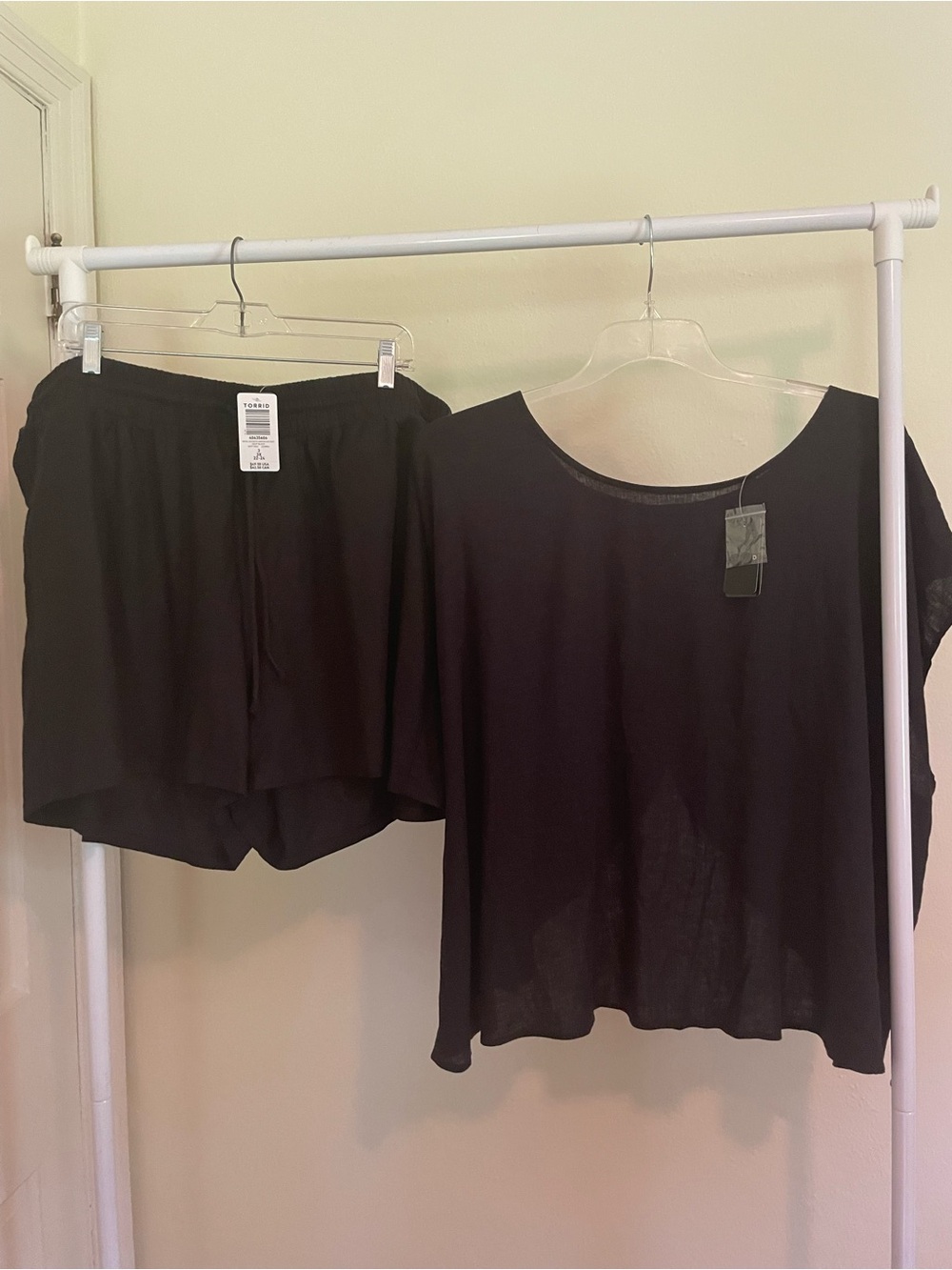 NWT Torrid Black Linen Top & Shorts Set. 3X.